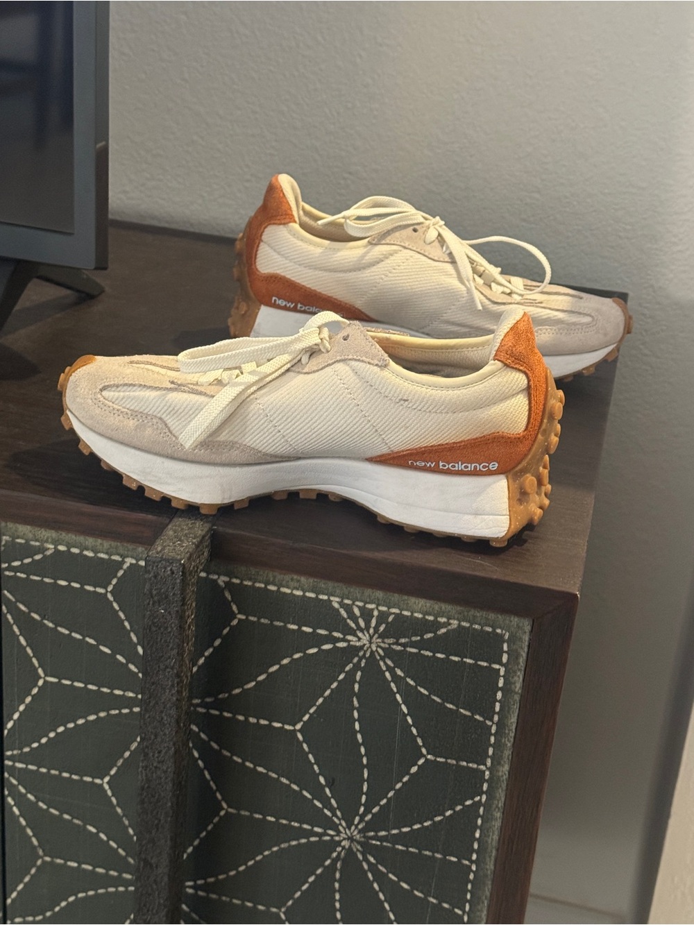 NEW BALANCE 327 Womens Shoes - Picture 3 of 10